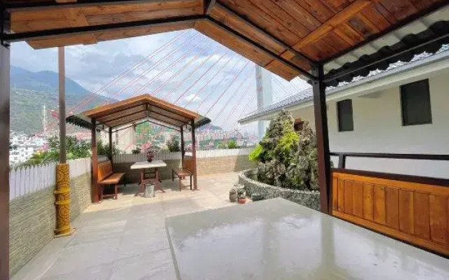 Riverside Select Hotel