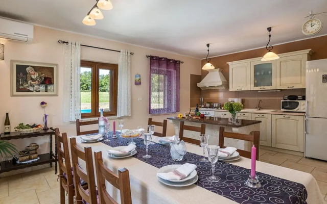 Villa Emanuel Comfortable Holiday Residence