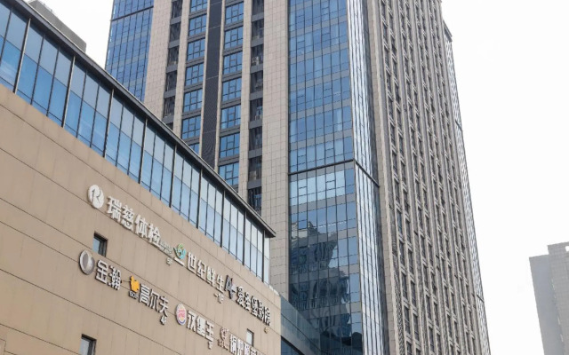 Orange Hotel (Yancheng Municipal Government Baolong Square)