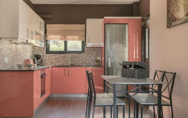 Queen Bee Apartment A