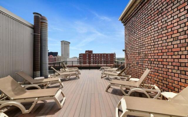 Bluebird Suites at the Warehouse District