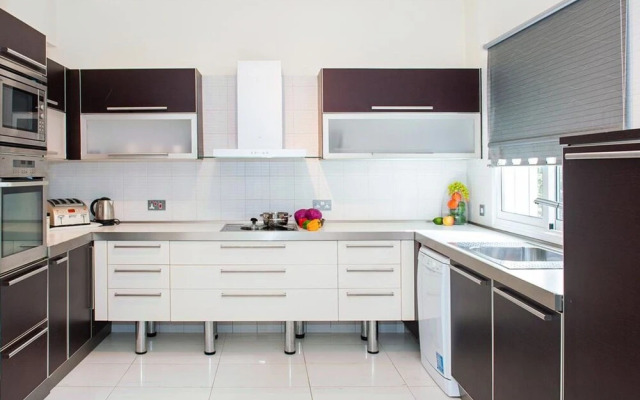 Oceania Paralimni in Paralimni