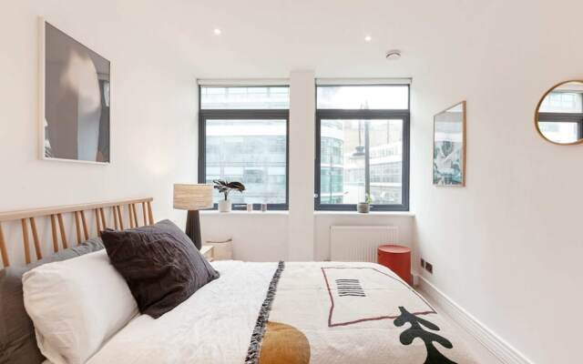 Designer 2 Bedroom Apartment in Holborn