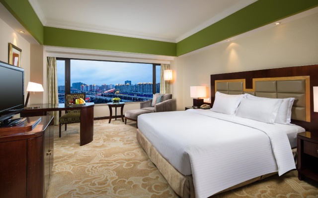 Deluxe Theme King Bed Room (Smart Fitness Mirror) — фото 1