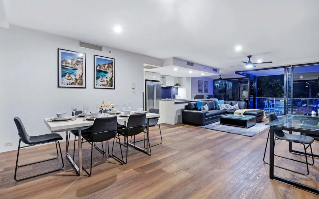 Low floor - Sleeps 8 - Circle on Cavill - Wow Stay