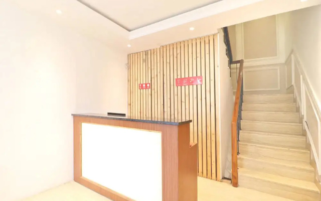 OYO 16082 Hotel Imperial Corner