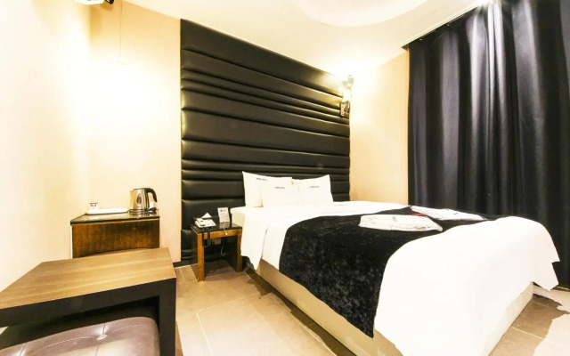 Blixx Hotel