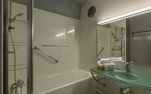 By the Theatre de Paris