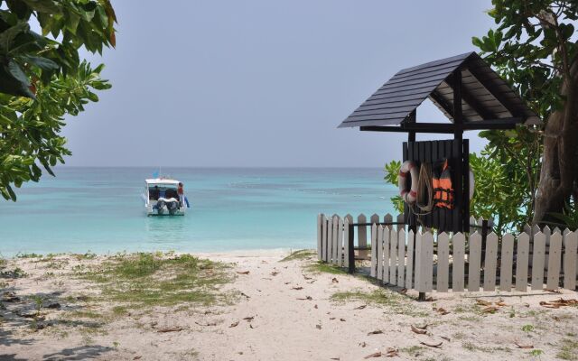 Pranee Beach Bungalows