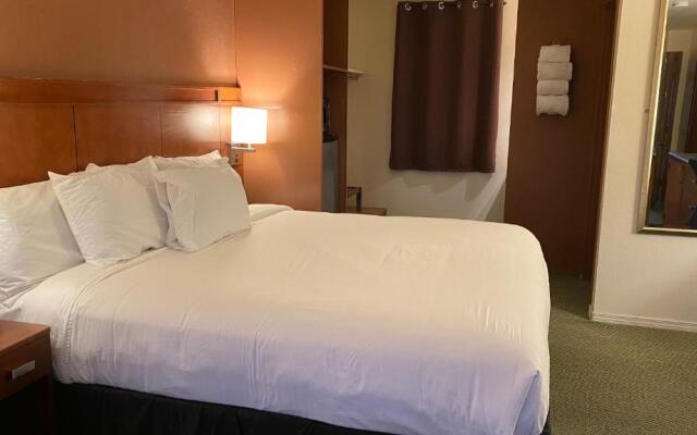 Lakeshore Inn Water Front