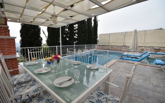 Villa Yonca by Helaltatilvillari
