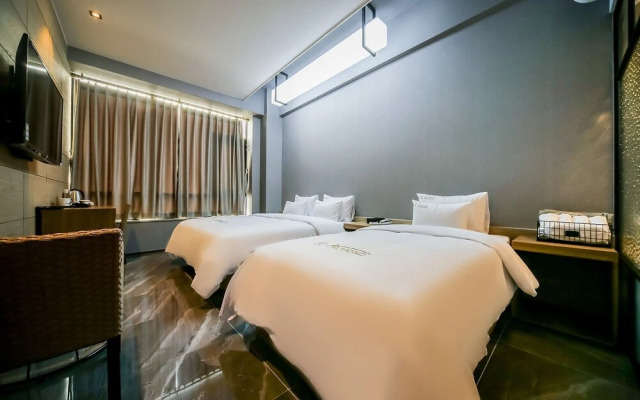 Changwon Jinhae Almond Hotel