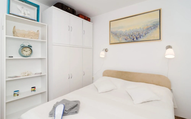 White Wave Guest House