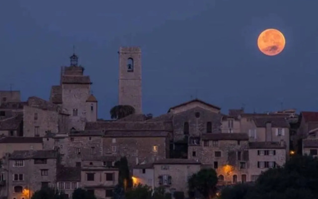 Studio In Vence With Wonderful City View Private Pool Enclosed Garden 8 Km From The Beach