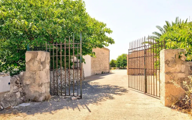 Charming Apartment in Marina di Ragusa With Terrace