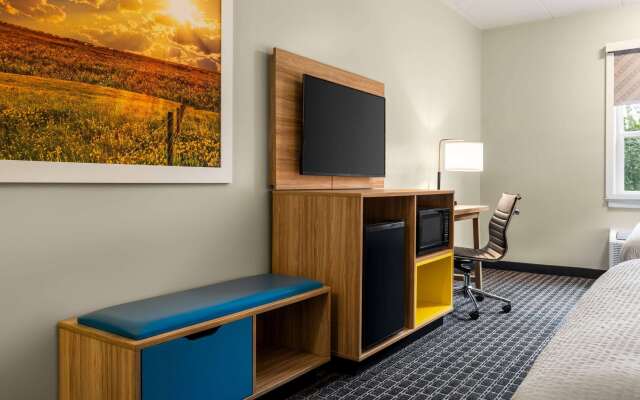 Days Inn & Suites by Wyndham Lancaster Amish Country