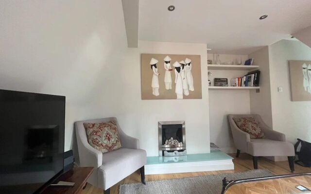 Modern Top Floor 2BD Flat - Kensington