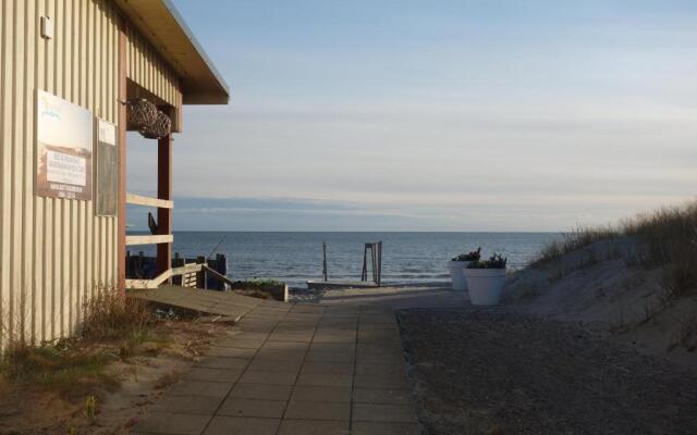 FlipFlop Beach Bar & Rooms
