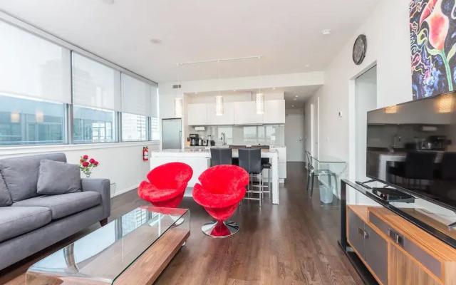 Applewood Suites - 2 BDRM King & Spadina