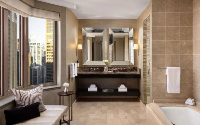 Fairmont Chicago at Millennium Park