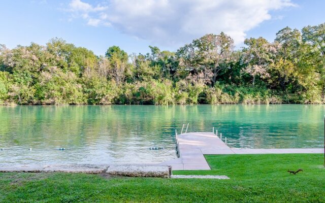 Courtyard New Braunfels River Village