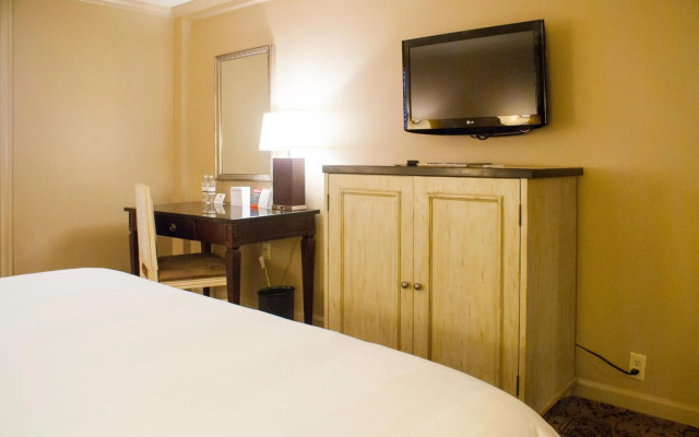 Dauphine Orleans Hotel