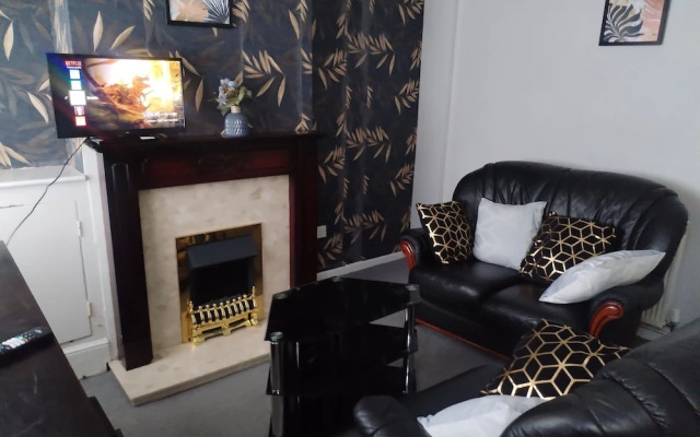 Comfortable 4-bed House in Hucknall, Nottingham