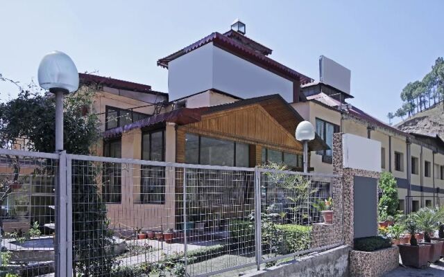 OYO 22122 Hotel Falcon Crest