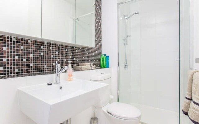 C3CBD Melbourne Apartment