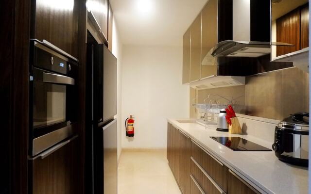 Spectacular 3BR Apartment at The Peak Residence