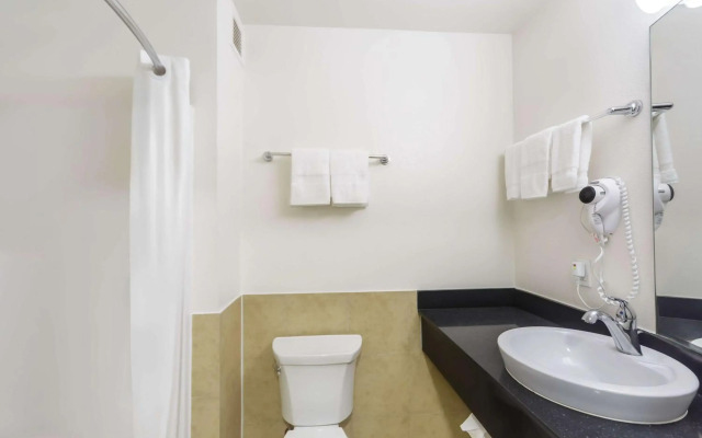 Motel 6 Laredo, TX - Airport