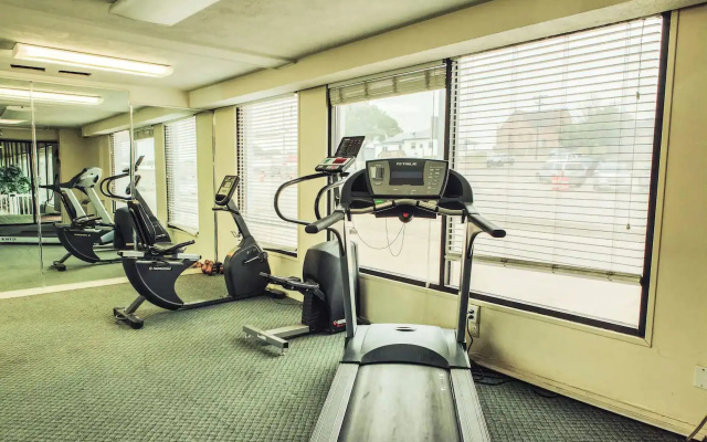 Sky Palace Inn & Suites McCook