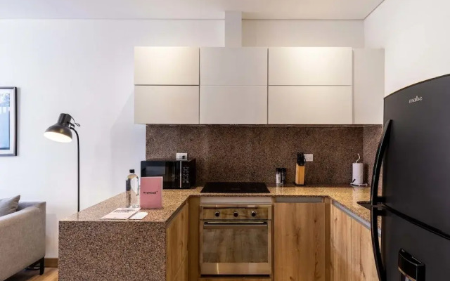 w Stunning 1BR in Chico