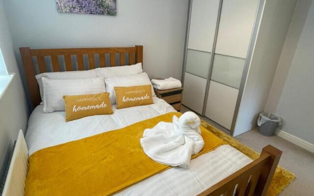 Holiday Home In Cardiff, Sleeps 8