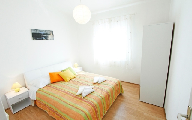 Apartment Nika - nice garden: A3 Nin, Zadar riviera