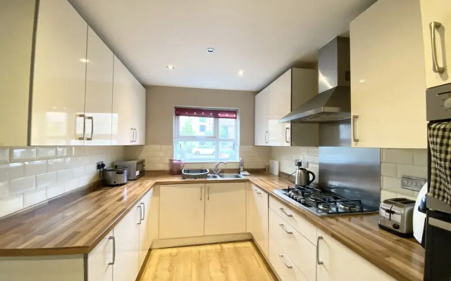 Thepropertyfocus - Spacious Modern House