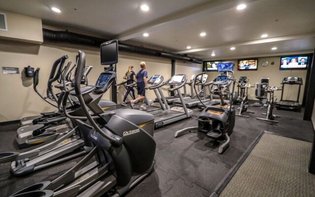 Sunstone 209 Ski-In Ski-Out, Gorgeous Mountain Views, Heated Pool Jacuzzi by RedAwning