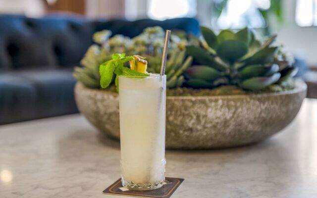 Cambria Hotel Detroit Downtown