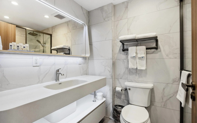 Ramada by Wyndham Flushing Queens