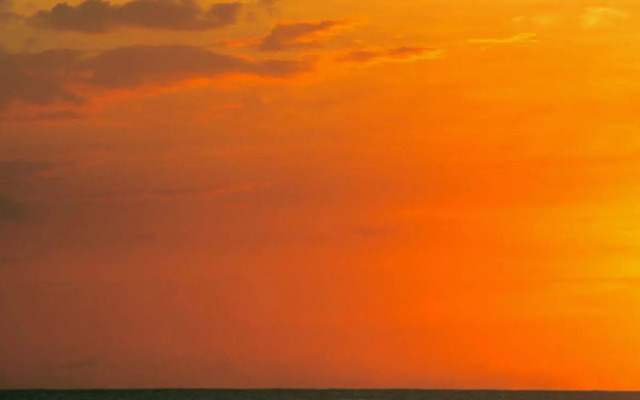 Tropical Sunset Beach Apartment Hotel