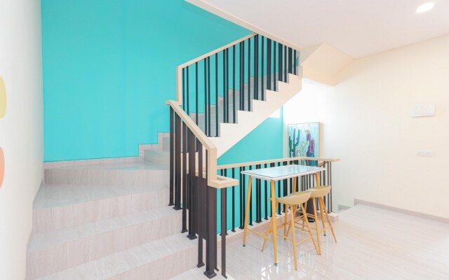 Sans Hotel Clover Ace Surabaya by RedDoorz