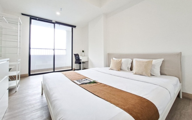 Homelike And Relaxing Studio Apartment Collins Boulevard – Guest Rooms – Tangerang