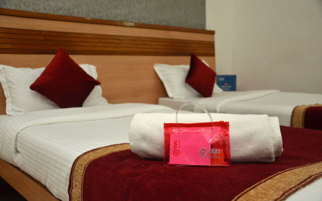 OYO 1000 Hotel Admiral Suites