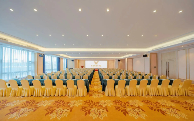 Vienna International Hotel Qishi Center Branch in Dongguan, Guangdong.