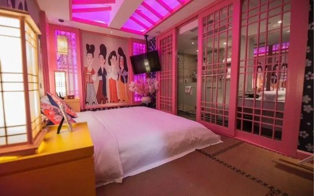 Love Of Swan Theme Hotel