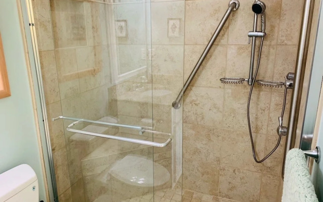 Old Man & The Sea 5 Bedroom Home by RedAwning