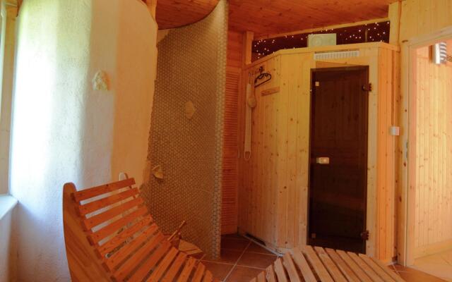 Cosy Apartment With Covered Porch