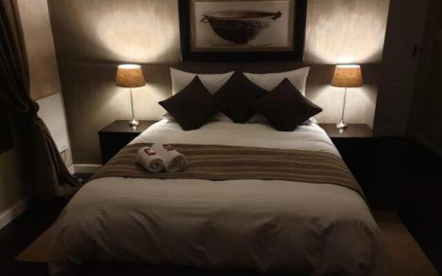 Guest House Frame Ace