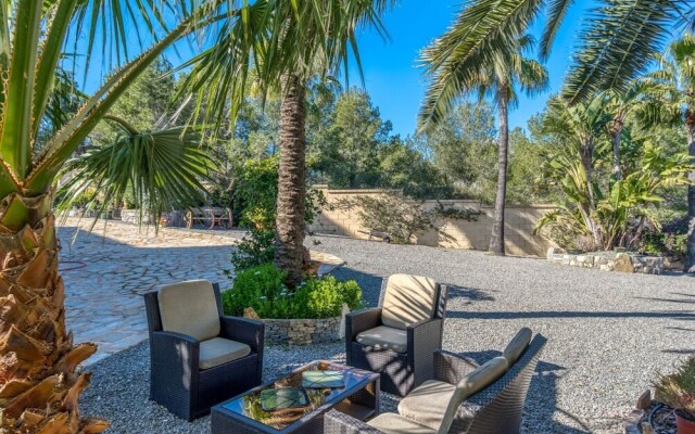 Deluxe Apartment in Albir With Pool & Garden