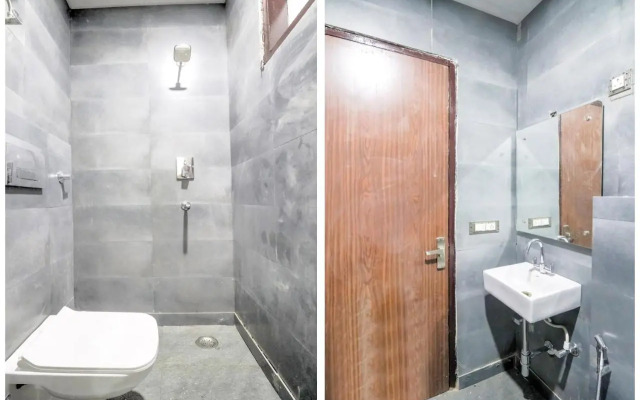 Collection O 79356 Mahavir Enclave